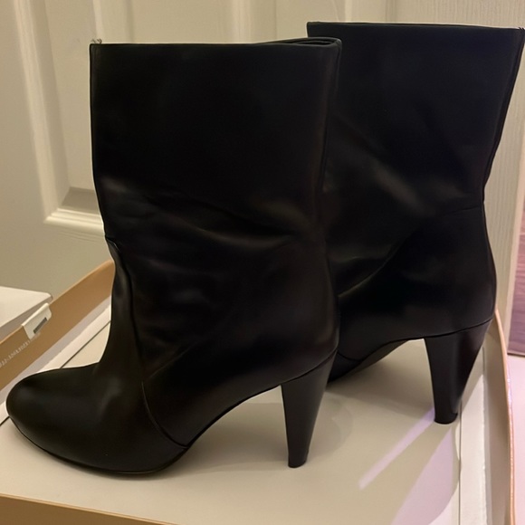 Slip on booties - Picture 1 of 5